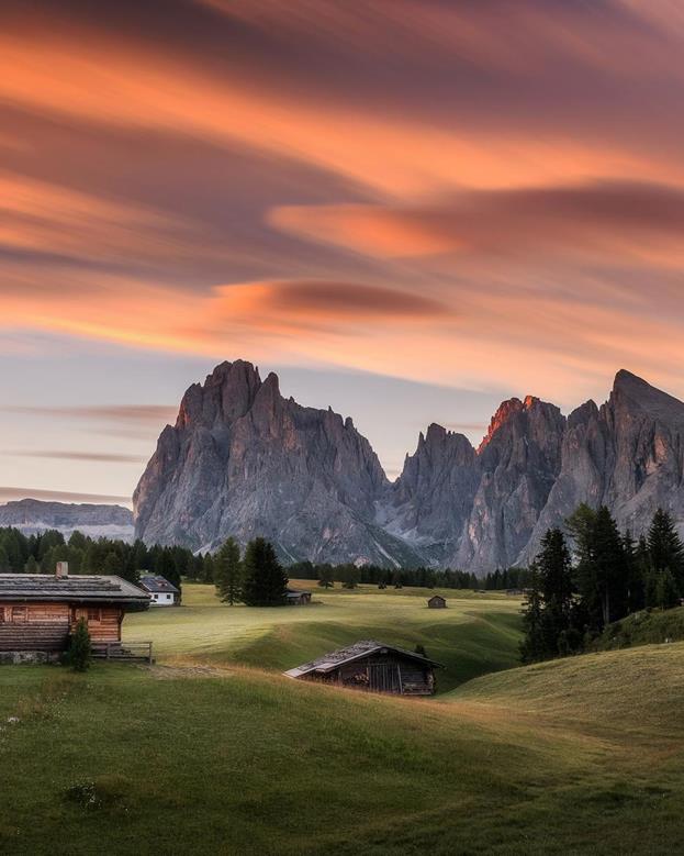 Cielo rosso sull'Alpe di Siusi