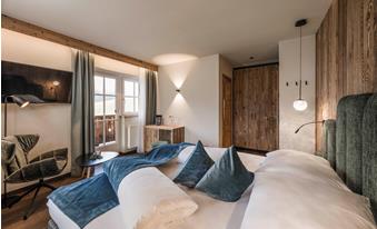 Double Room Dolomiten with South-Facing Balcony