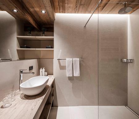 Badezimmer mit Regendusche - Doppelzimmer Molignon
