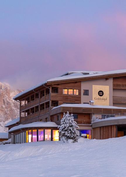 Hotel Goldknopf abends im Winter