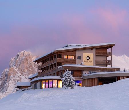 Hotel Goldknopf di sera in inverno