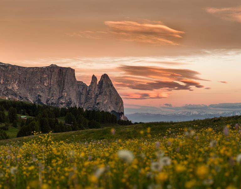 Morgenrot über der Seiser Alm