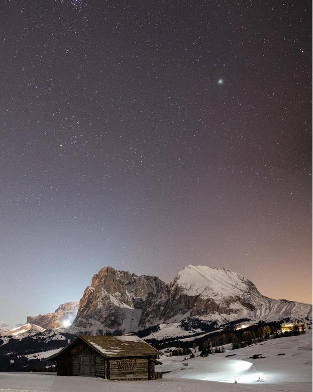 Le prime luci dell'alba in inverno