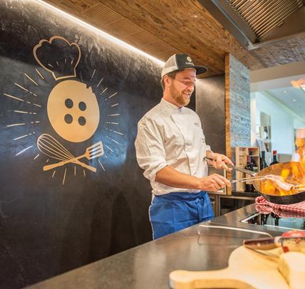 goldknopf-frontcooking-3823