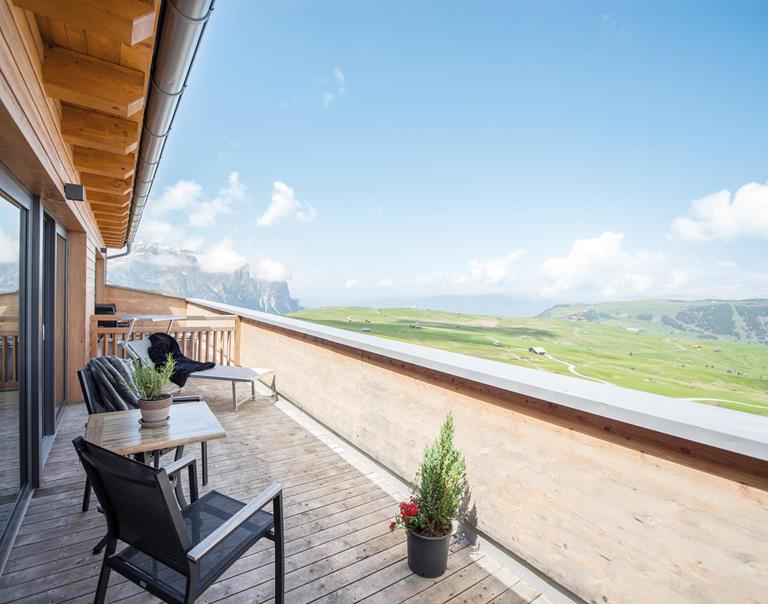 Balkon mit Blick auf die Seiser Alm - Junior Suite