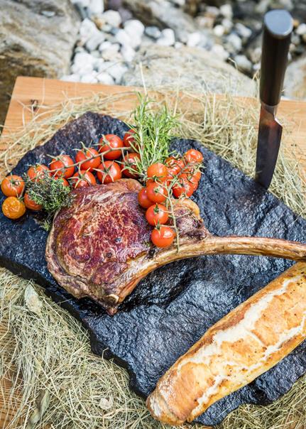 Tomahawk mit Tomaten